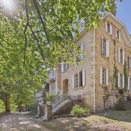 Grand manoir avec terrasse et piscine pour 12