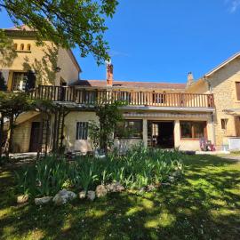 Les Pierres Du Périgord, hotel i Couze-et-Saint-Front