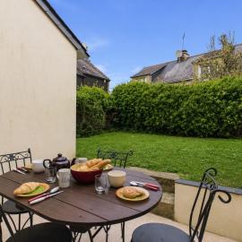 900m de la plage, maison pour 4 adultes,2 enfants, Hotel in Penvins