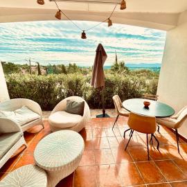 Maison au calme dans résidence privée avec piscine vue mer