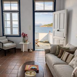Boutique Seafront House I - Private Terrace & Views, hôtel à Spetses