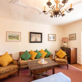 Ferienwohnung Ottmanach Schlosshof, Hotel in Pischeldorf