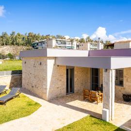 AG Stone Home - Idyllic Beachside Villa in Isthmia