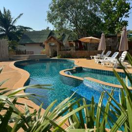 Tree Space Lanta Pool Stay Quiet & Near Beach, hotel v mestu Ko Lanta