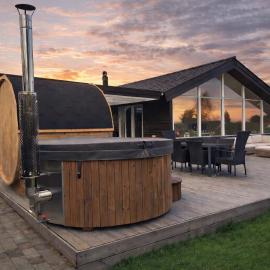 Fjordside Holiday Home with Hot Tub & Sauna، فندق في Jægerspris