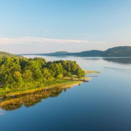 Skotteksgarden Lakefront Cottages and Camping near Ulricehamn, hotel in Ulricehamn