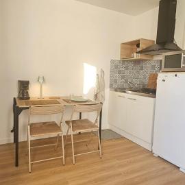 Studio Indépendant au calme, hotel u gradu Cugand