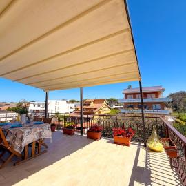 LE TERRAZZE Apartment - spacious and charming apartment near the sea and beach, close to the train station with hourly trains to Rome - Lido delle Sirene, Anzio，安齊奧的飯店