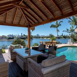 Tropical Waterfront Family Entertainer Pet friendl