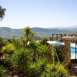 Cortijo Sol y Olivo spacious exclusive private pool retreat, Hotel in Algarinejo