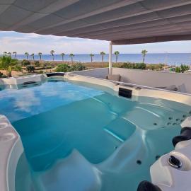 Villa Antonio, Private Jacuzzi, Holiday, 3 BR, 100m to the Beach, Hotel in El Mojón