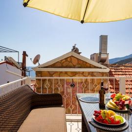 Westcoast Kalkan Suites 2-bedroom Townhouse located heart of Kalkan Old Town, hotel u gradu Kalkan