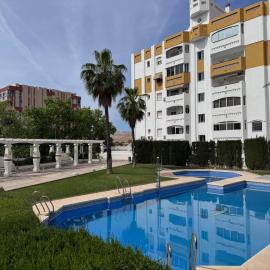 Spacious Apartment with 3 pools very central