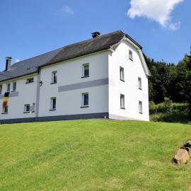 Holiday Home in Saint Vith with Terrace, khách sạn ở Schoenberg