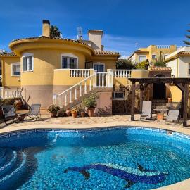 Private family villa with swimming pool and gym near Alicante, hotel a Castalla