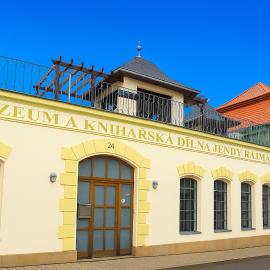Villa Libri - víceúčelový prostor s ubytováním, hotel sa Rožďalovice