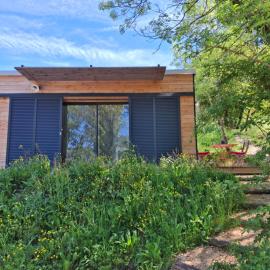 La mésange bleue, maison bois écologique, Eco-friendly wooden house, hotel in Plaisians