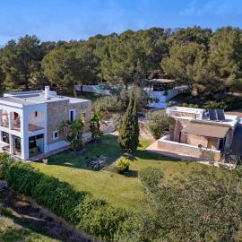 Villa Near Ibiza Town sleeps 12,14, hotel a Eivissa