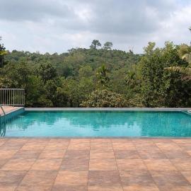 Holiday Courtyard Wayanad, hotel u gradu Padinjarathara