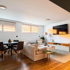 2 Luxury & Ultra-Comfort Bedrooms, Private Parking, #1, hotell sihtkohas Blotzheim