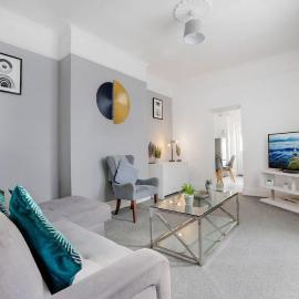 Spacious 3-Bed Home in South Shields, Sleeps 8