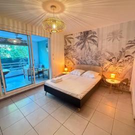 Le Corail - plages - parking - clim - wifi, hotel in La Saline les Bains