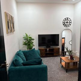3 bed house in Telford close to hospital, Wellington Station with free parking, Netflix ideal for CONTRACTORS AND FAMILIES, hotel a Wellington