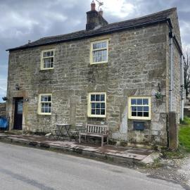 Delightful detached 2 bedroom cottage, hotel a Grantley