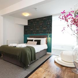 Studio - Kitchen - Parking - Ideal for Contractors