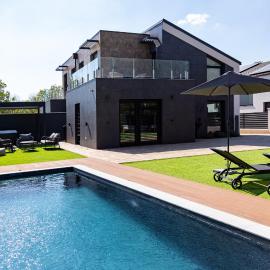Villa Porta Verde III - Private Pool and Jacuzzi Villa, хотел в Балатоналмади