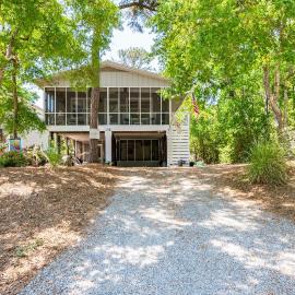 Beaching & Griping by Oak Island Accommodations, hotel in Oak Island