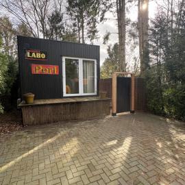 Black Cabin Veluwe - Wellness in het bos - Sauna, hotel em Putten