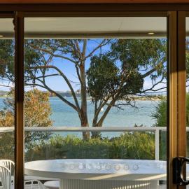 Seagrass Coastal Retreat with direct beach access
