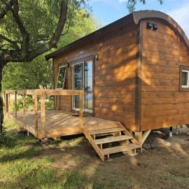 Hébergement Plage Robertson - Pods au bord du lac, хотел в Mashteuiatsh