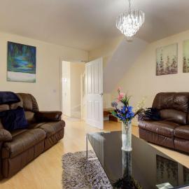 Spacious Home w Garden & Parking - Hampton Hargate
