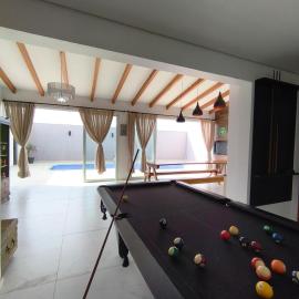 Linda casa central, com piscina aquecida e mesa de sinuca!, Hotel in Chapecó