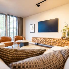 Stylische Penthouse - Maisonette - Wohnung im edlem Design mit Balkon, Dachterrasse und kostenloser Tiefgarage im Herzen von Markkleeberg - Neuseenland, hotel in Markkleeberg