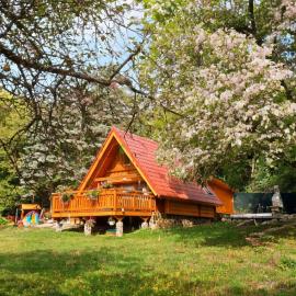 Forest Sauna Retreat Pukanec, отель в городе Pukanec