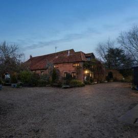 Roundabout Farm, hotel in Thurning