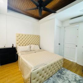 Viesnīca 3BR w pool Near airport Condo with Work stations Puertoprinsesā