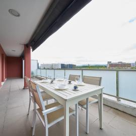 Family Retreat with Views, Terrace & Parking, hotel a Vitòria