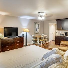 Walkable Lake Escape! Elkhart Lake Condo, hotel a Elkhart Lake