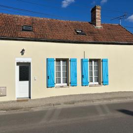 Charmante Maison de village، فندق في Saint-Valérien