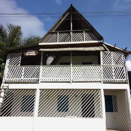 Chalé Maison Blanche, отель в городе Maracanã