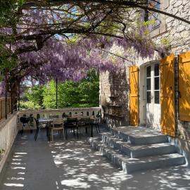 Maison avec terrasse ombragée, parking, Clim