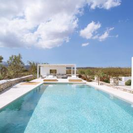 Molos Beachfront Villa, מלון בMolos Parou