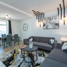 3BR Home in Holyhead - 6 Beds - Sleeps 7 - Parking