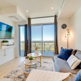 Modern Penthouse in Central KW, hotel u gradu Kičener