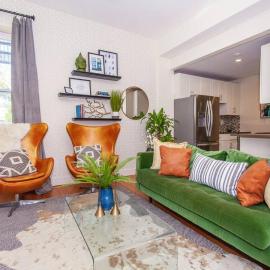 Cozy Duplex Near T, khách sạn ở Boston