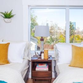 Cozy Apartment Near T, hotelli Bostonissa